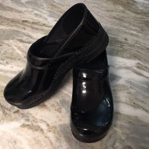 Dansko Patent Leather Women’s SZ 42. I am a sz 11
